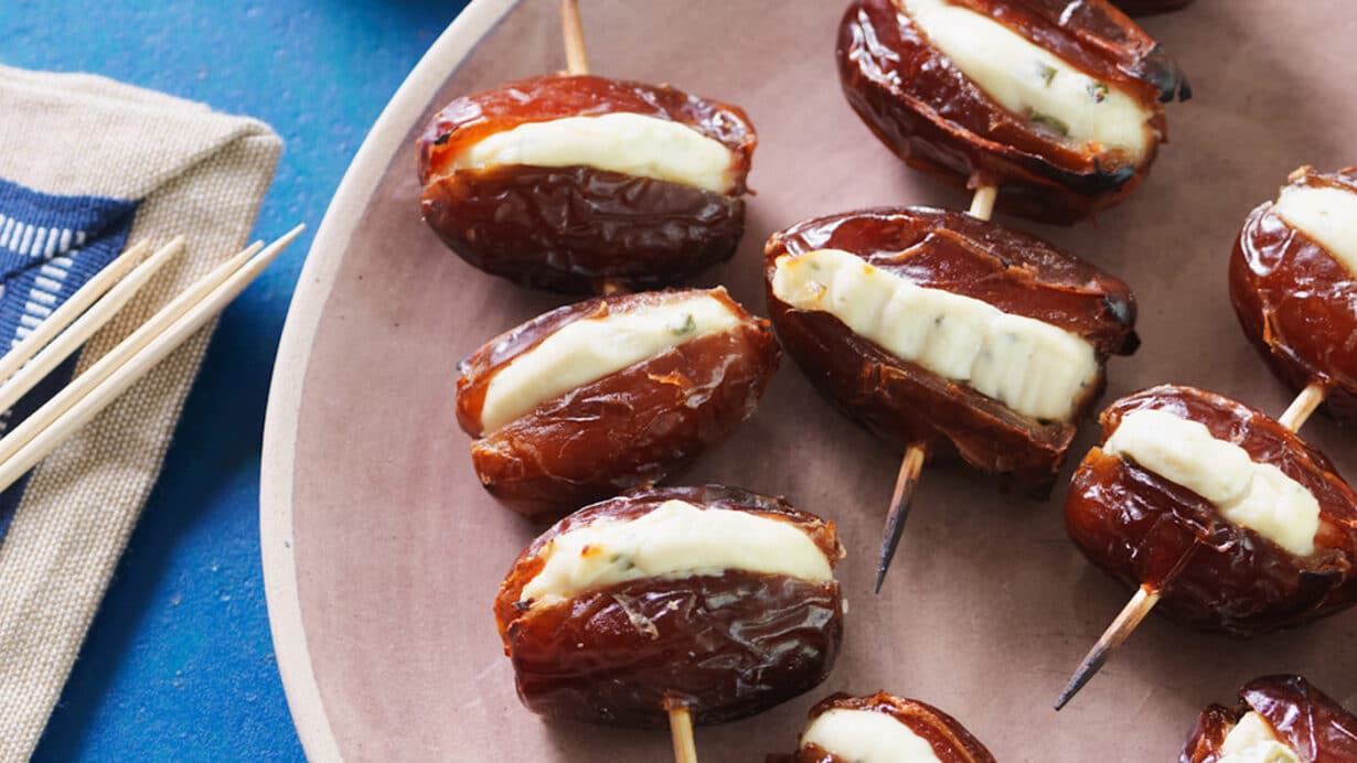 Gegrillte Datteln mit Kräuterfrischkäse-Füllung - Outdoorchef - Magazin