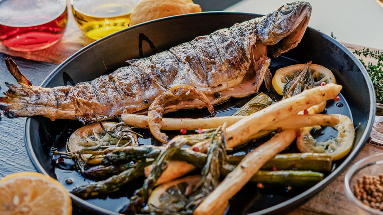 Gegrillte Forelle mit Spargel - Outdoorchef - Magazin