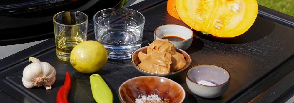 Zutaten für gegrillten Kürbis mit Erdnussbutter-Dip