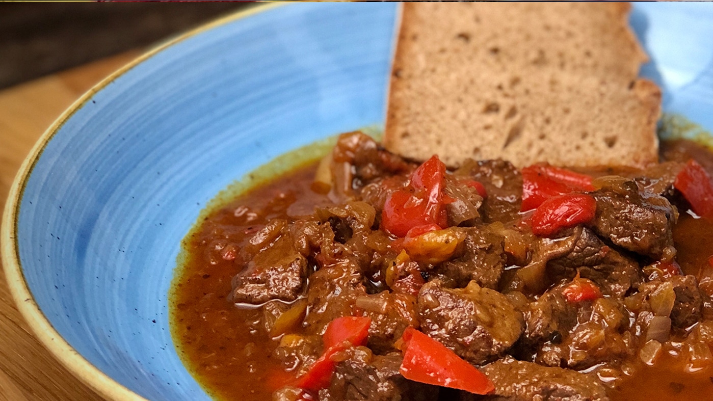 Rindergulasch aus dem Dutch Oven