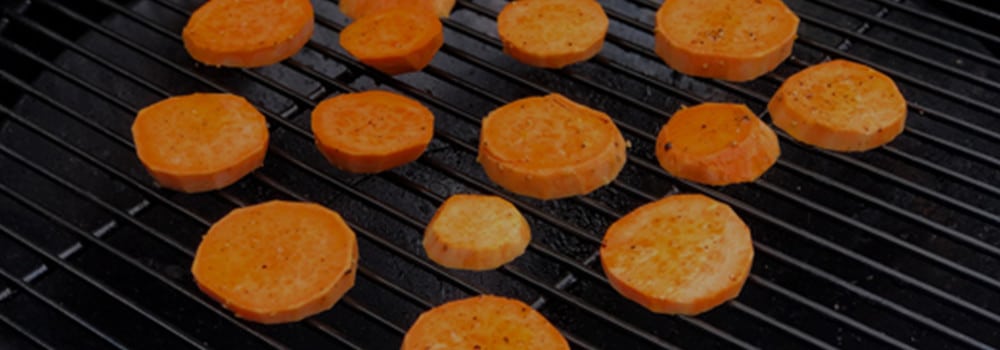 Süsskartoffel Scheiben auf dem Grill