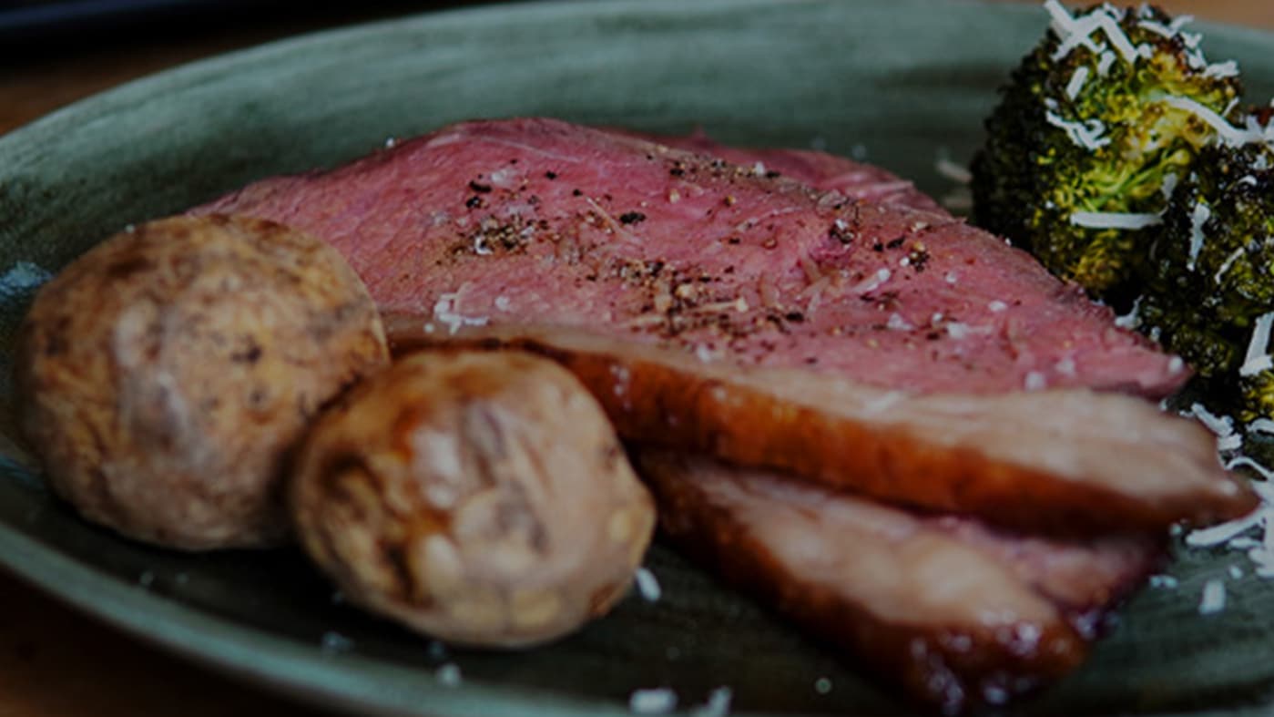 Gegrillter Tafelspitz mit Brokkoli und Kartoffeln