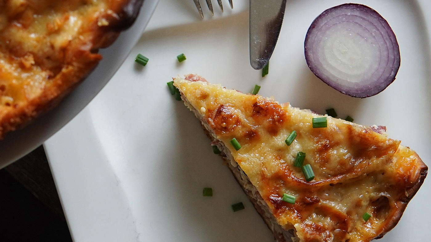 Zwiebelkuchen mit Speck vom Grill - Outdoorchef - Magazin