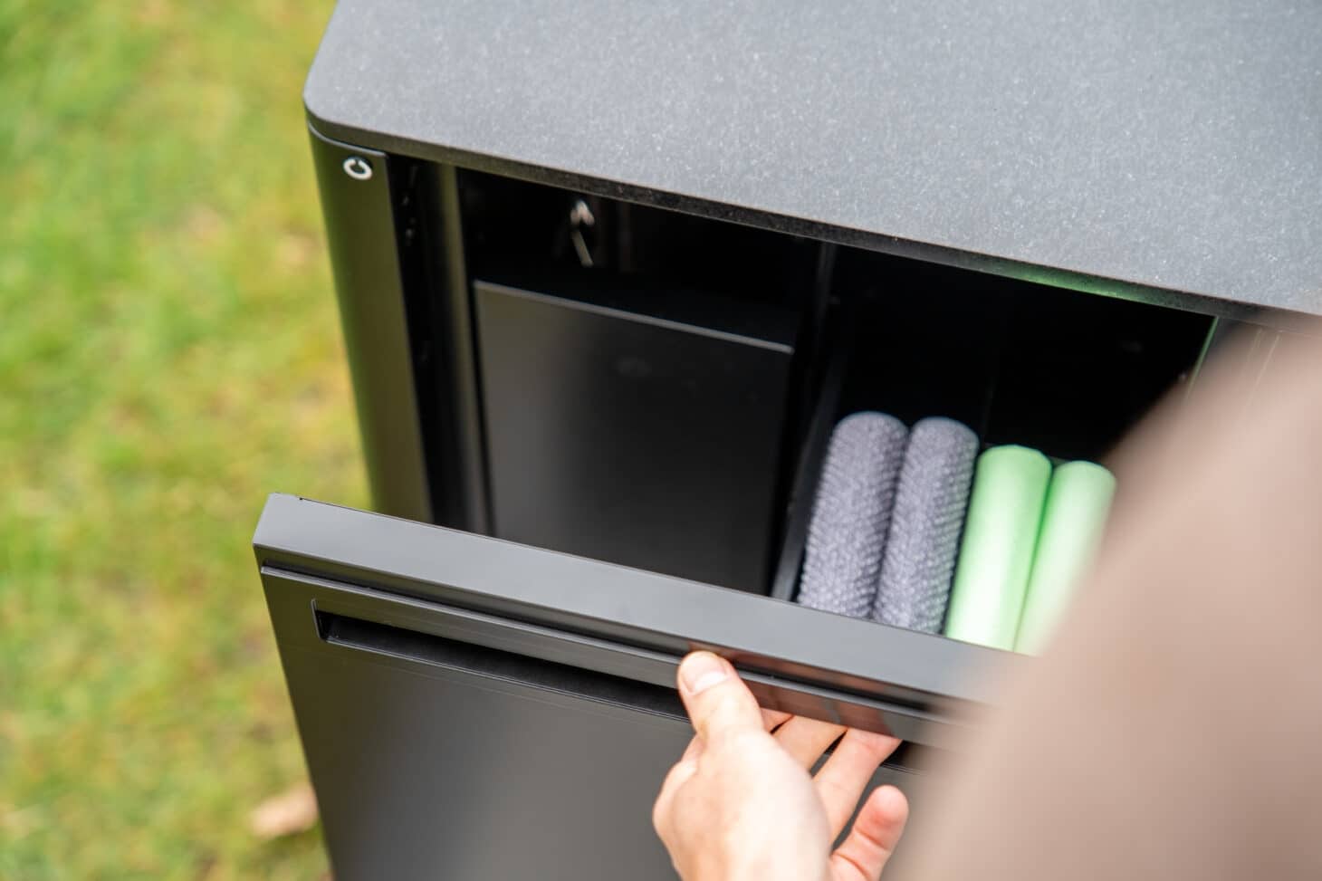 HEAT Outdoorküche
schmaler Schrank