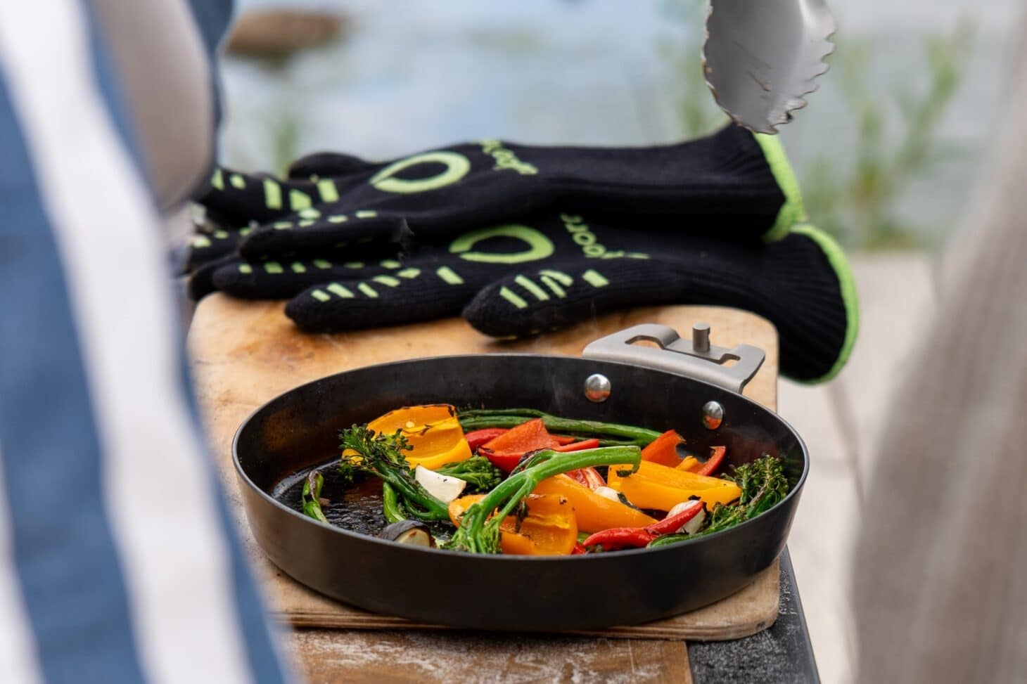 Outdoorchef Grillpfanne mit buntem Gemüse aus dem Pizzaofen PRISMO 420 G